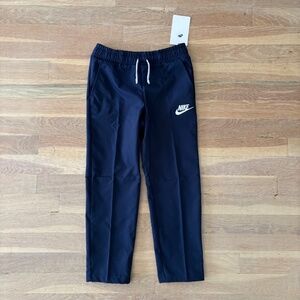 Boys blue nike embroidered logo sweatpants size 5 nwt